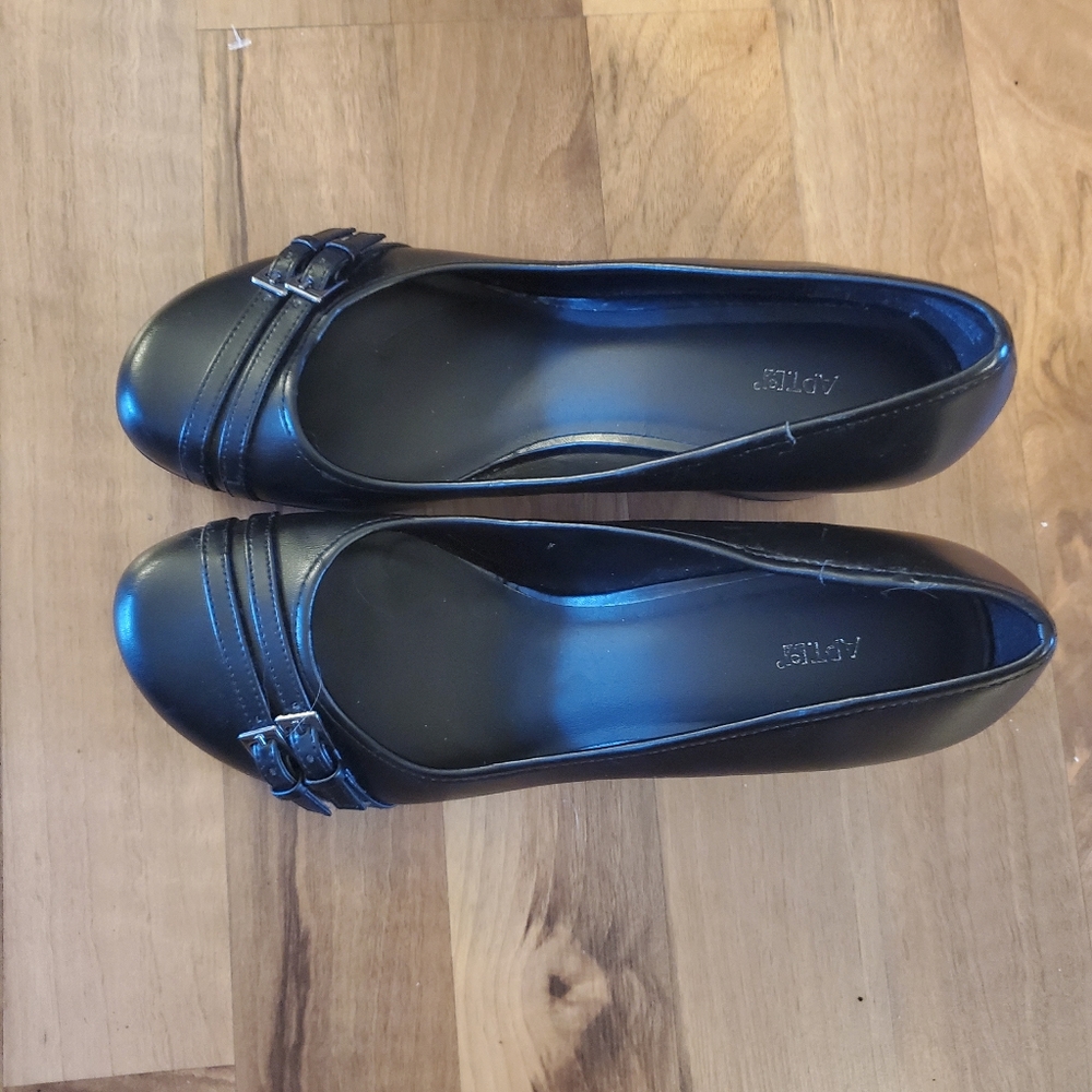Women's APT 9 heels size 8.5